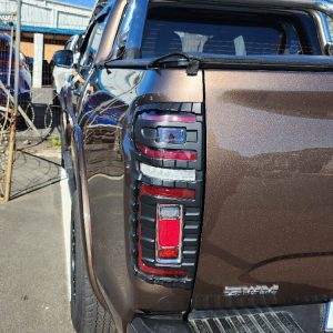 P SERIES PASSENGER -BLACK  TAILLIGHT GUARD TRIM